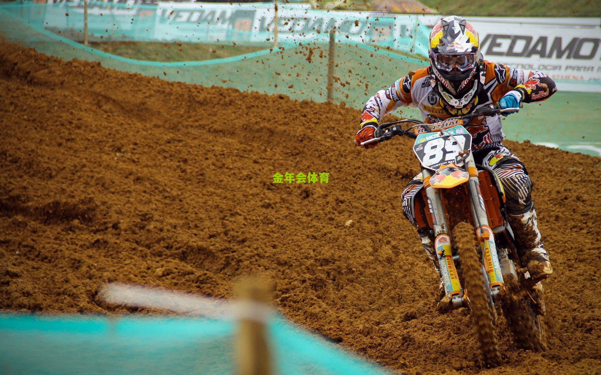 曼联引援总监评谢什科，速度快、弹跳强，风格有点像哈兰德