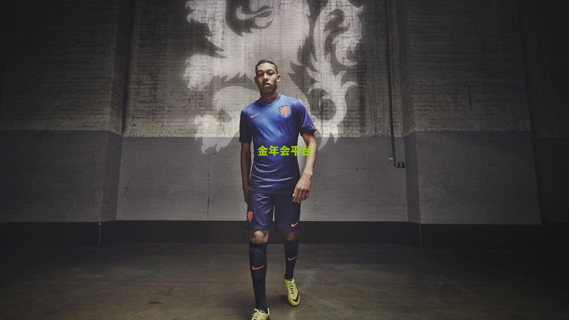 加拉塔萨雷瞄准曼城后防核心阿坎吉,罗马诺透露转会谈判已启动