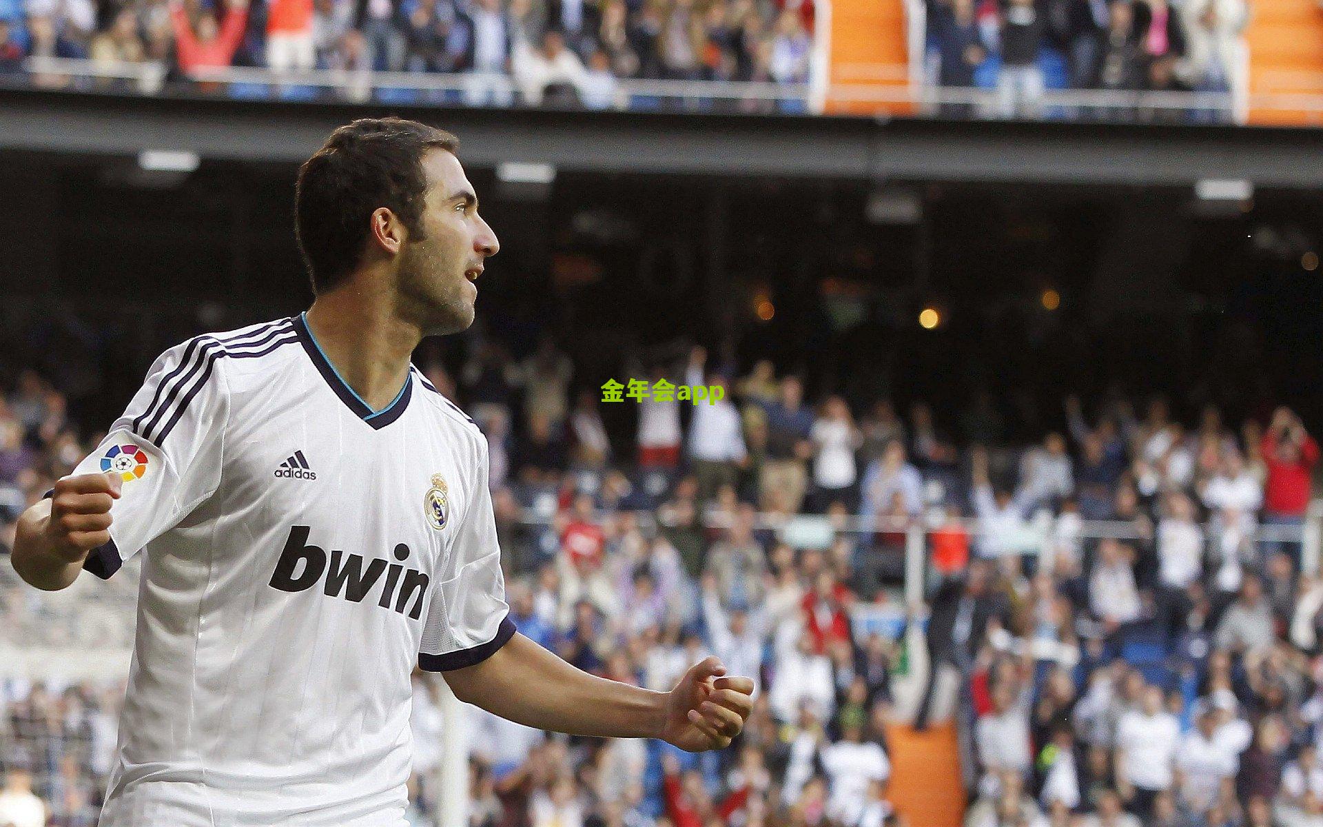 苏神门线神扑救主,吉安点球中横梁憾失良机—关键战役悬念迭起